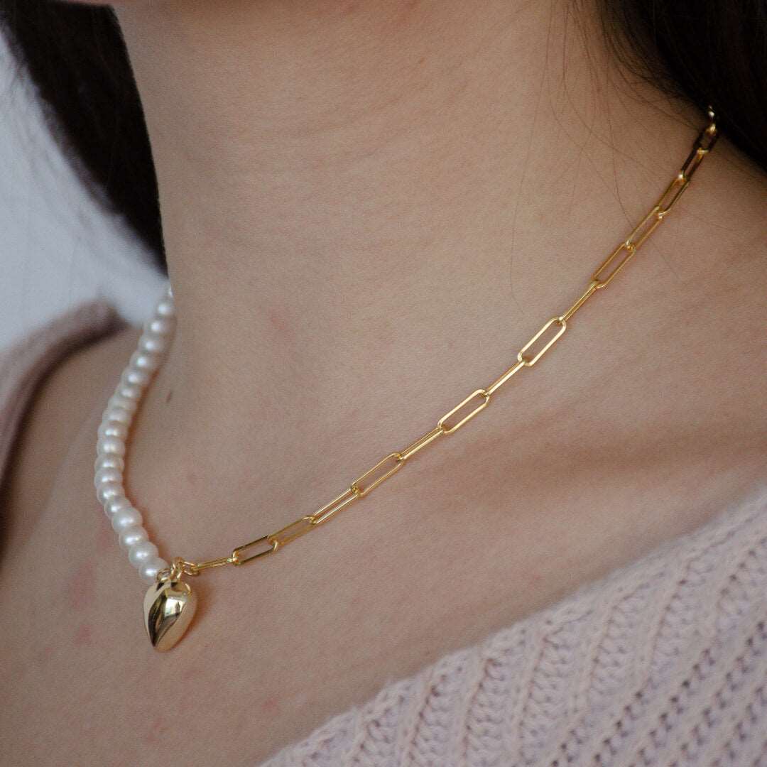 woman wearing sterling silver 18k gold plated paperclip pearl heart necklace