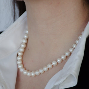 woman wearing freshwater pearl timeless pearl necklace